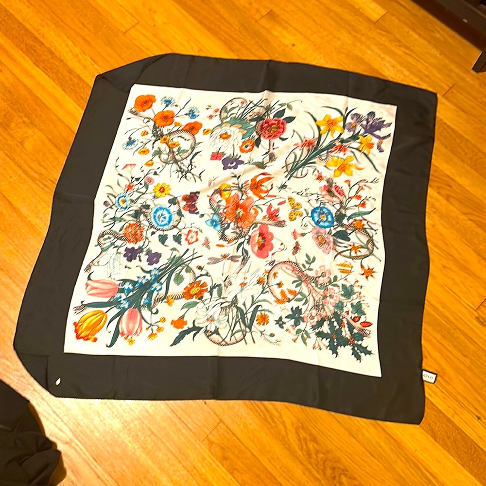 Gucci scarf